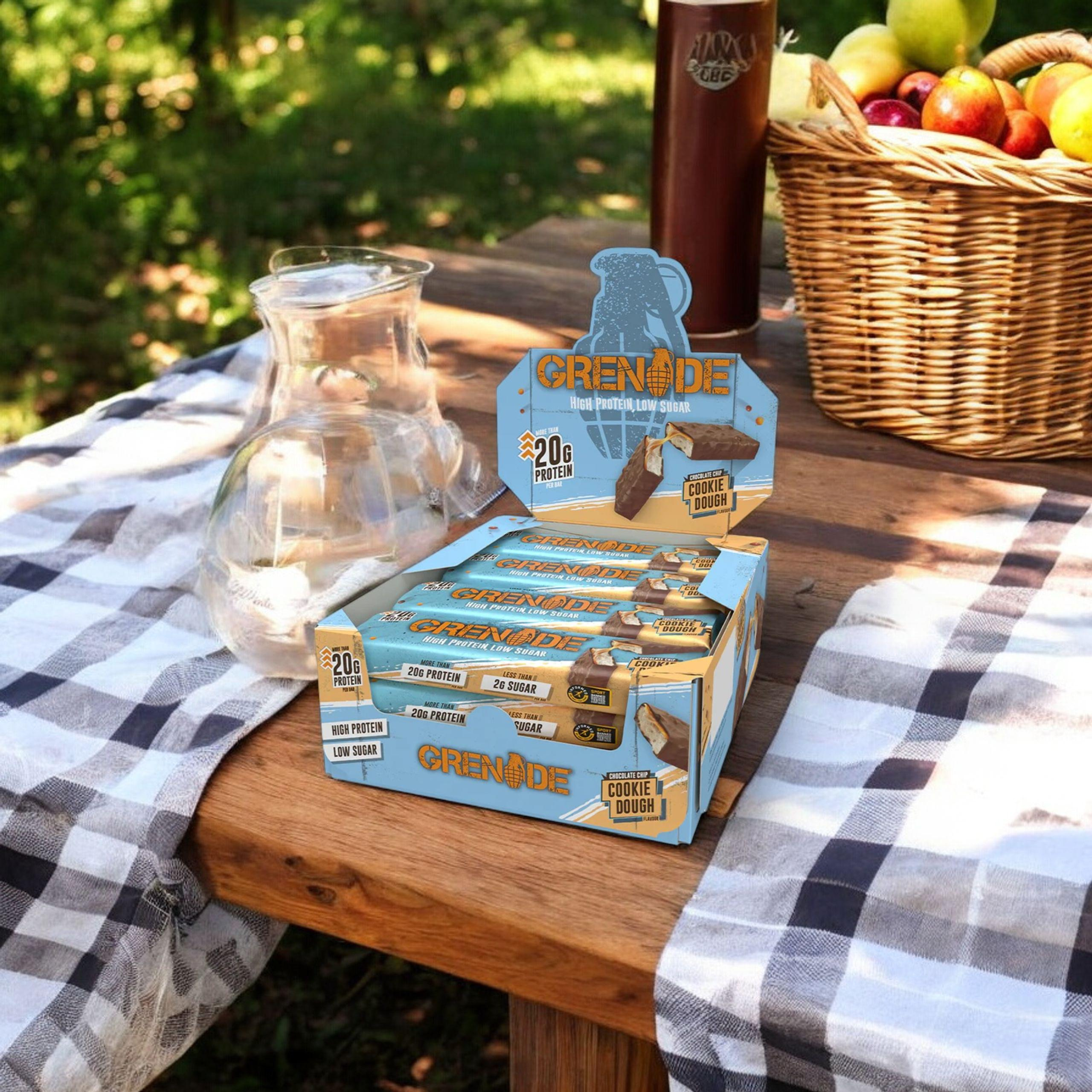 GRENADE - Proteinová tyčinka - 60g x12 - Chocolate Chip Cookie Dough